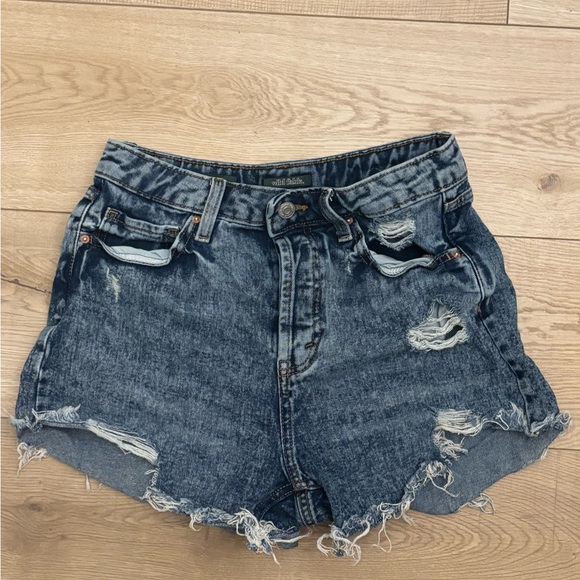 Wild Fable High Rise Distressed Denim Shorts Size 6 - Picture 4 of 7